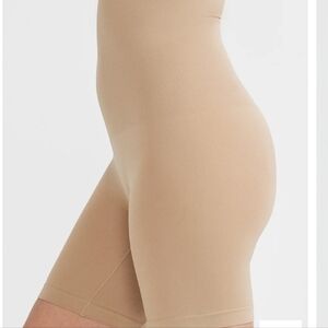 BNWT - Seamless High-Waist Shapewear Shorts - Tan